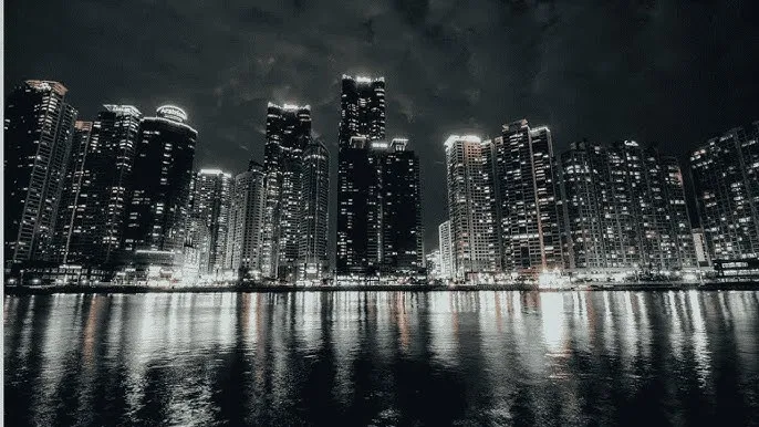 7777影院 - 城市之光：霓虹背后的人间烟火